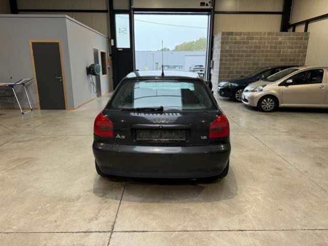 Audi A3 1.6i  UNIQUEMENT MARCHAND OU EXPORT 